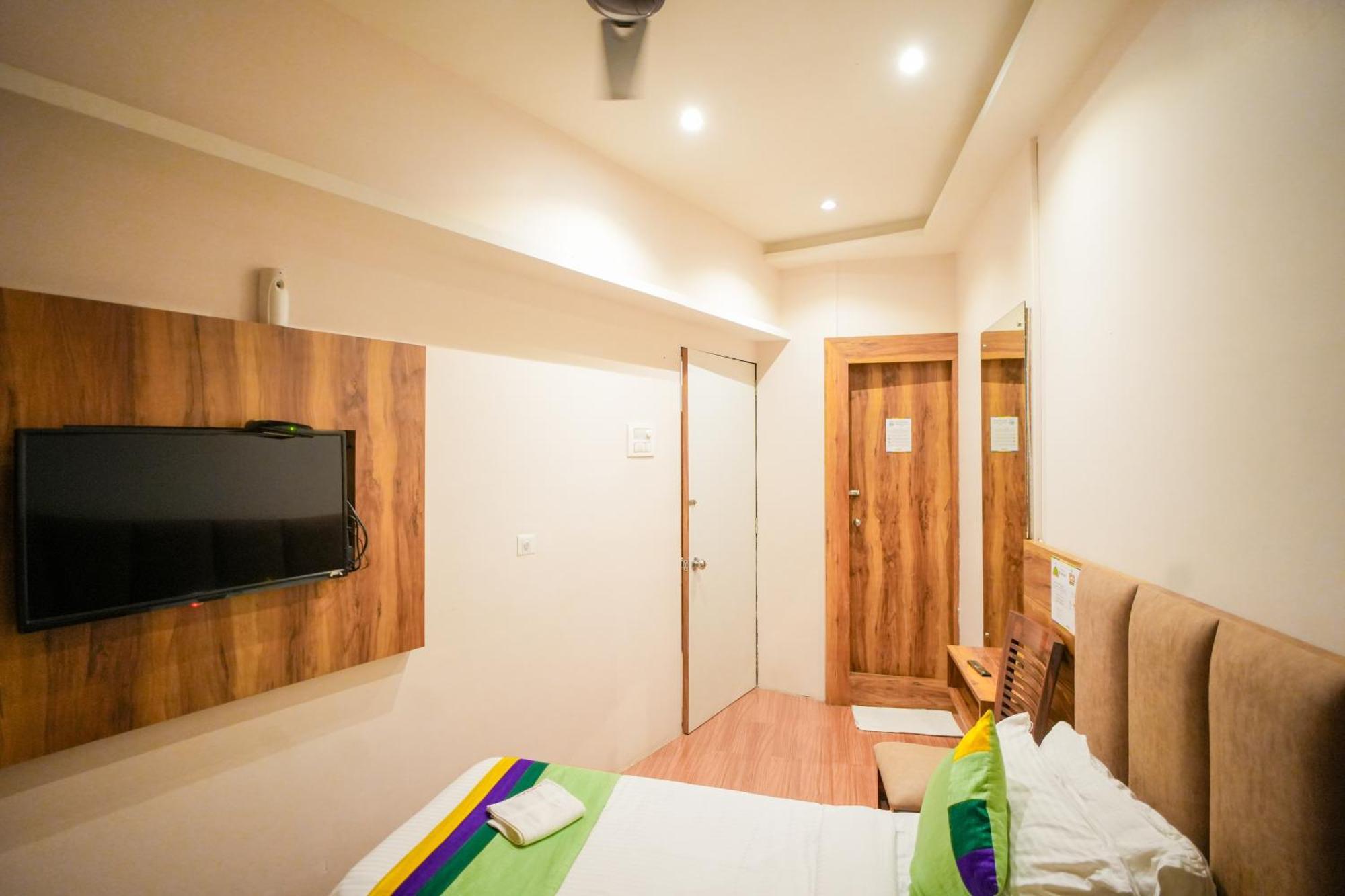 Hotel Skylink Hospitality Mahalaxmi Мумбай Екстериор снимка