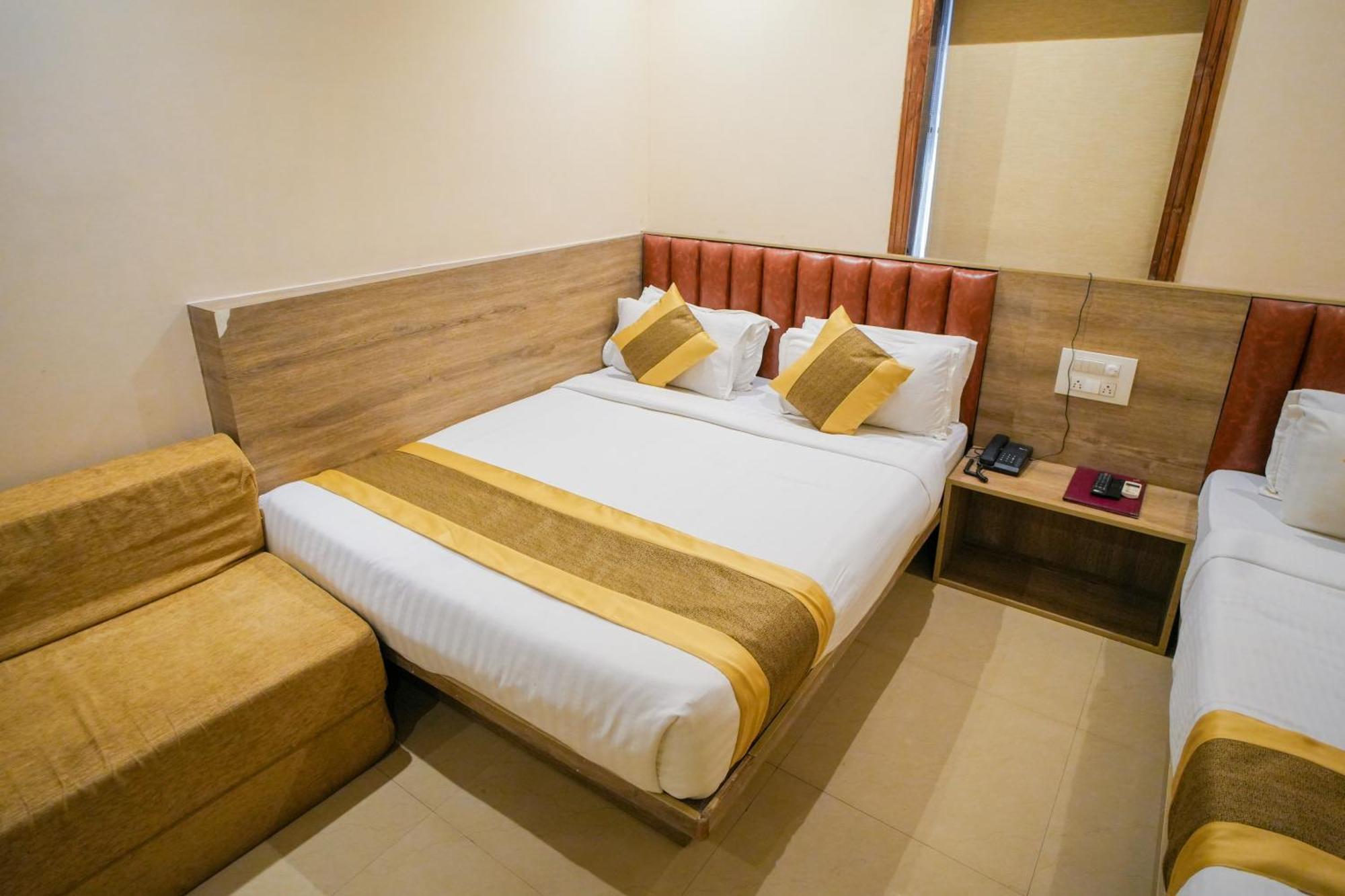 Hotel Skylink Hospitality Mahalaxmi Мумбай Екстериор снимка