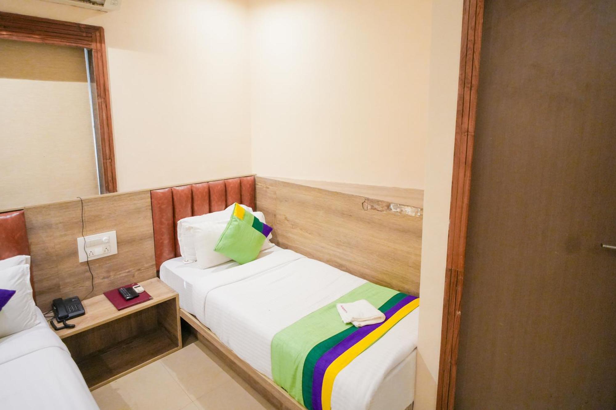 Hotel Skylink Hospitality Mahalaxmi Мумбай Екстериор снимка