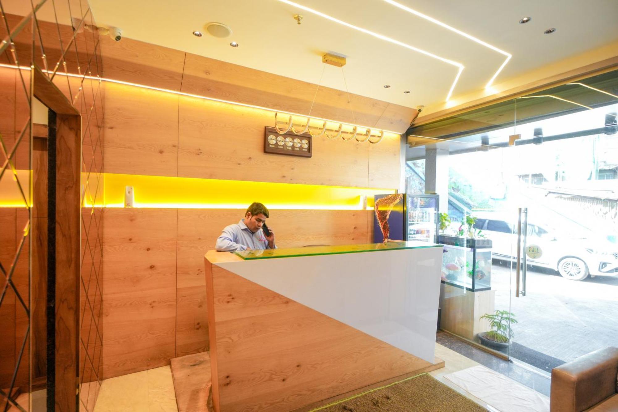 Hotel Skylink Hospitality Mahalaxmi Мумбай Екстериор снимка