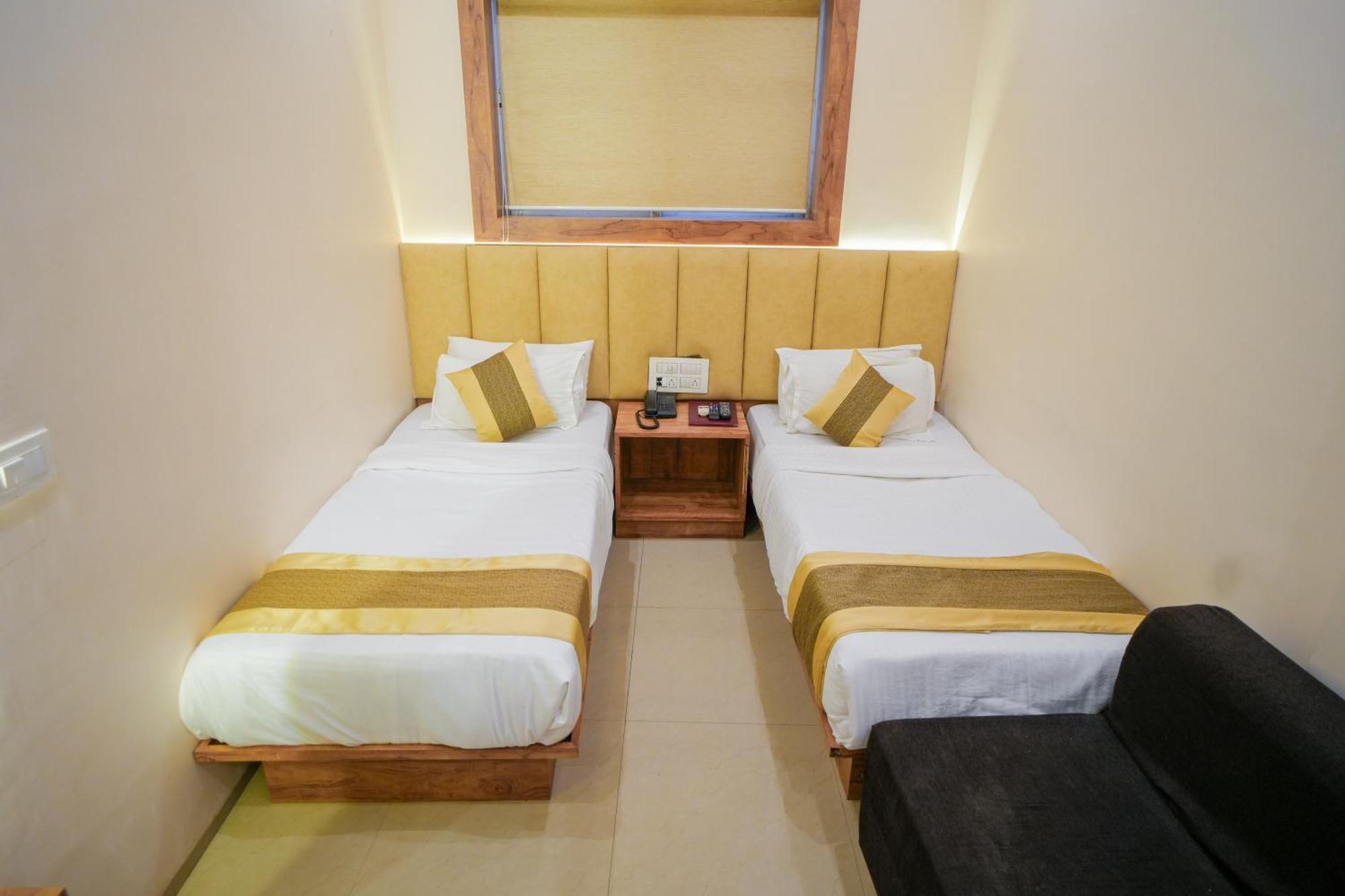 Hotel Skylink Hospitality Mahalaxmi Мумбай Екстериор снимка
