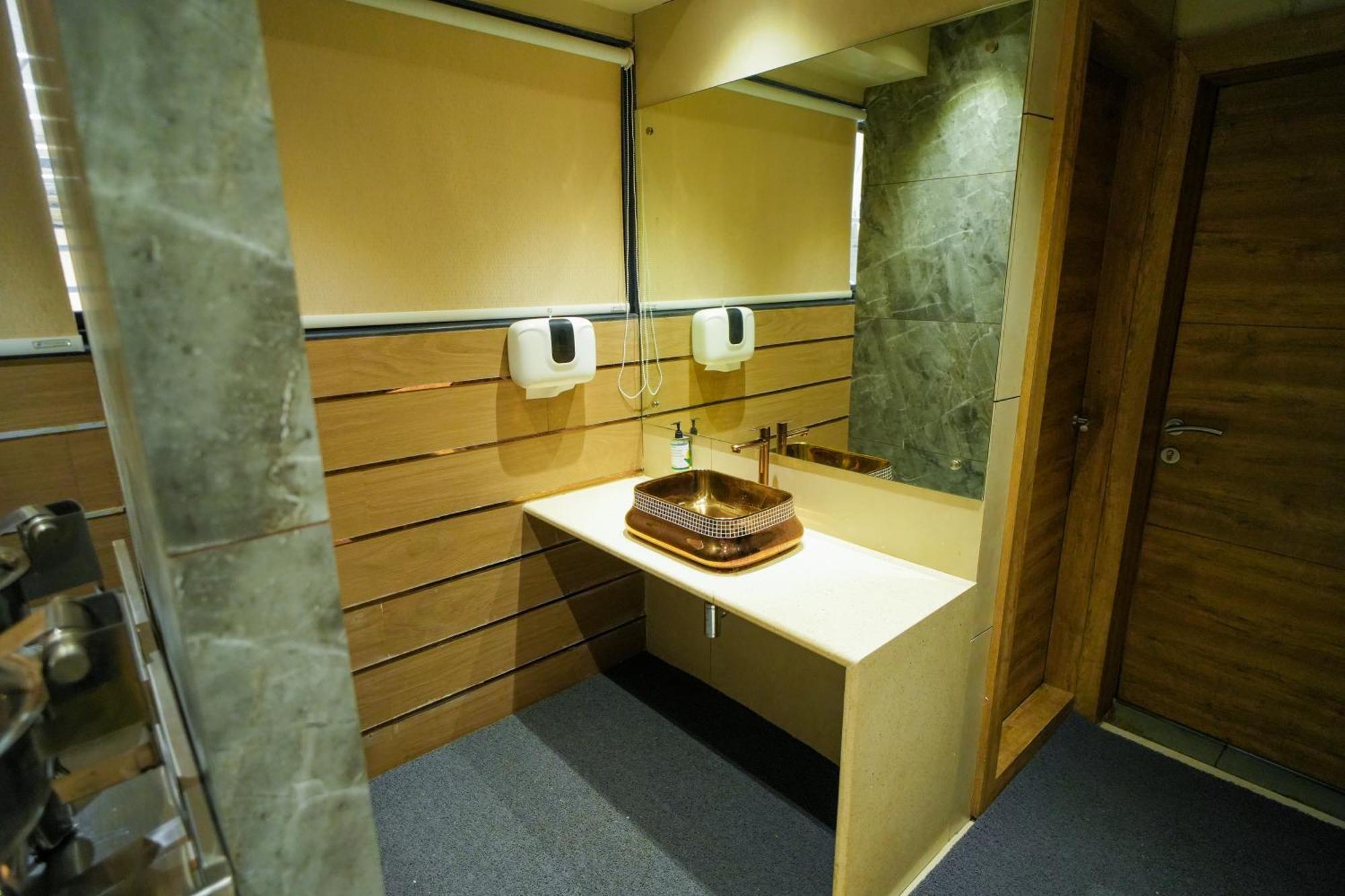Hotel Skylink Hospitality Mahalaxmi Мумбай Екстериор снимка