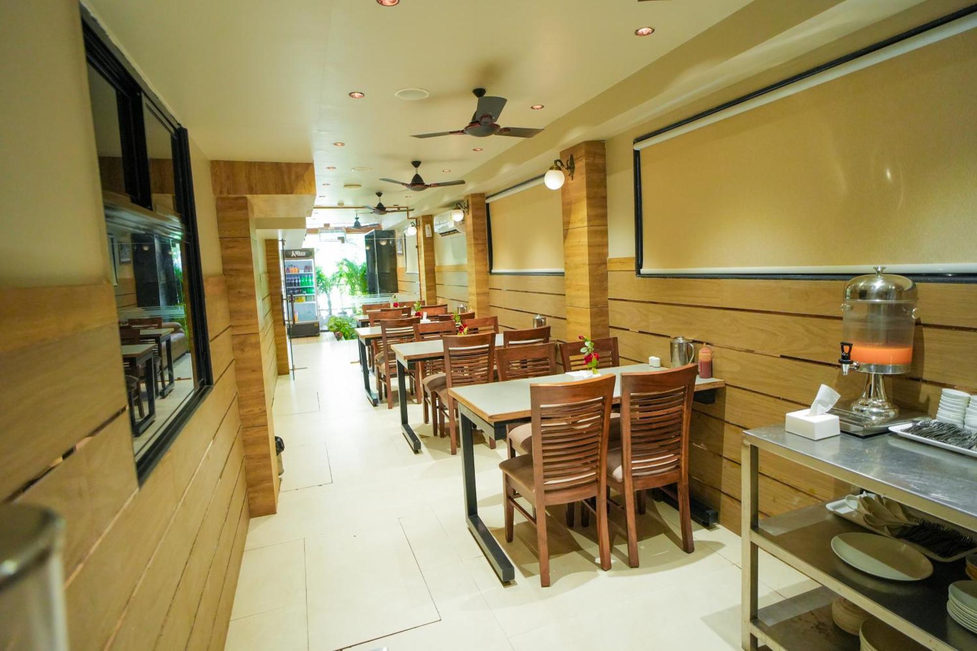 Hotel Skylink Hospitality Mahalaxmi Мумбай Екстериор снимка