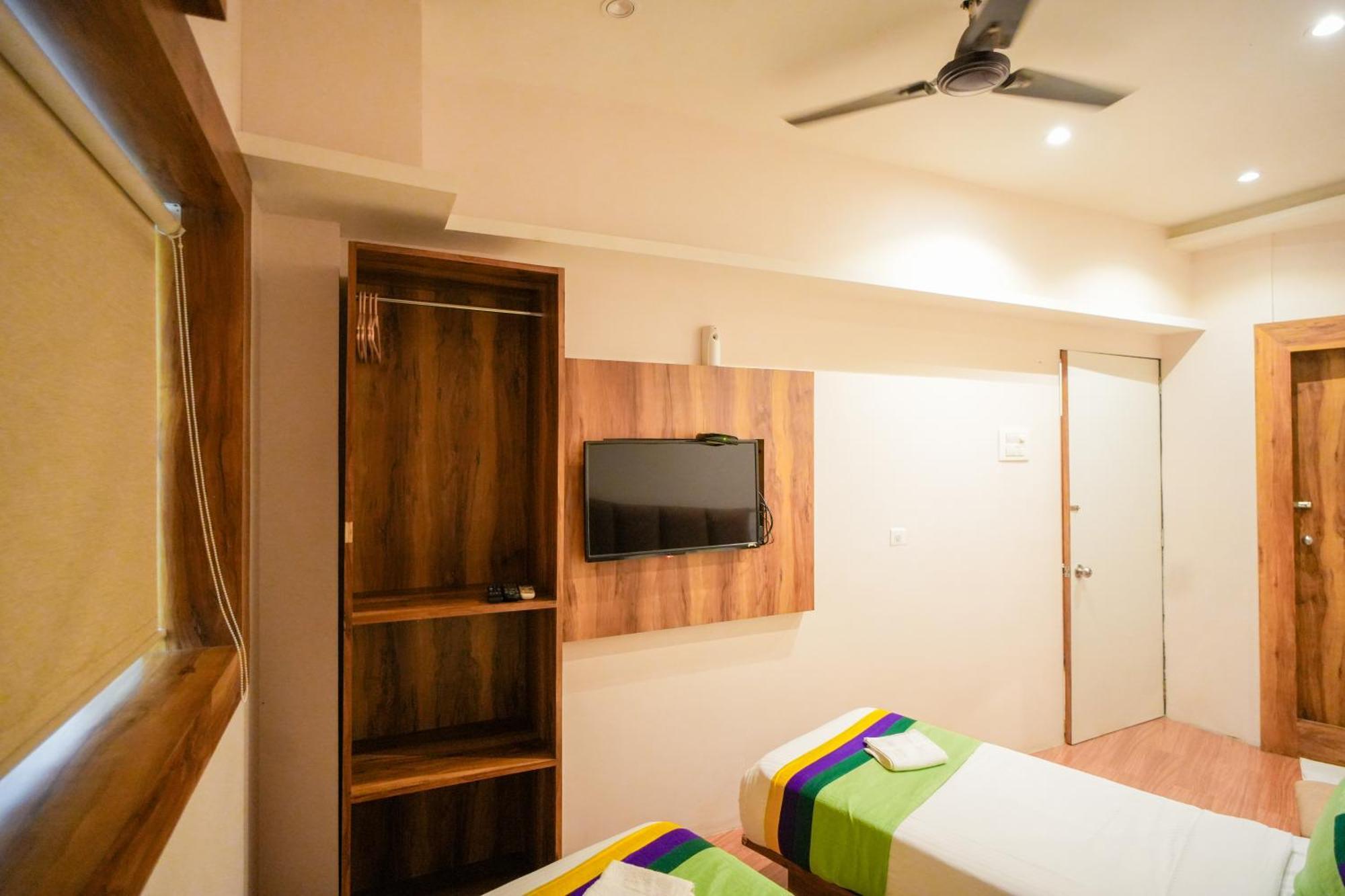 Hotel Skylink Hospitality Mahalaxmi Мумбай Екстериор снимка