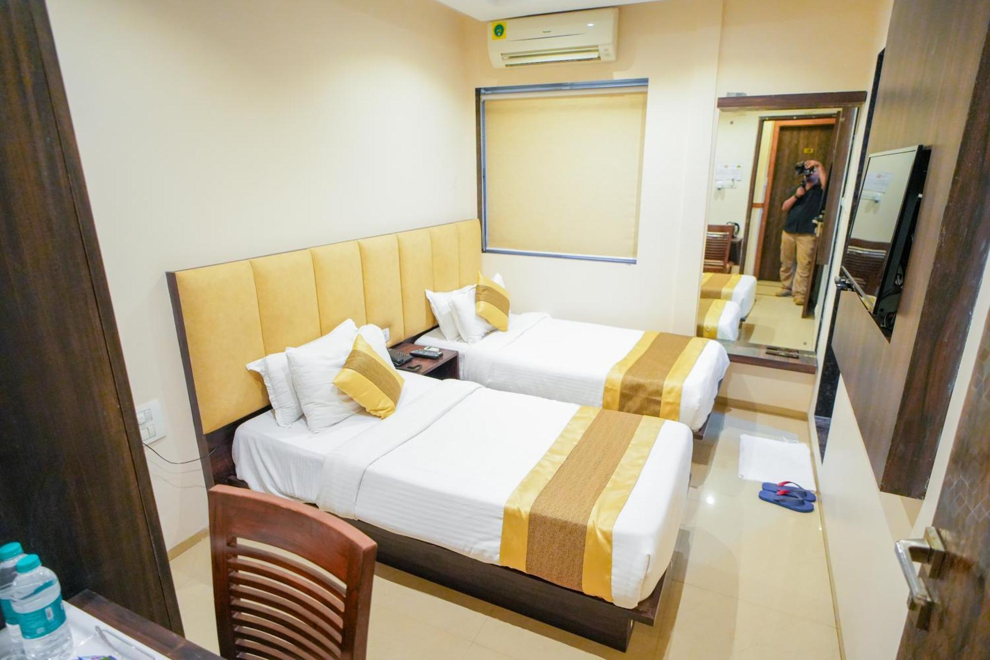 Hotel Skylink Hospitality Mahalaxmi Мумбай Екстериор снимка