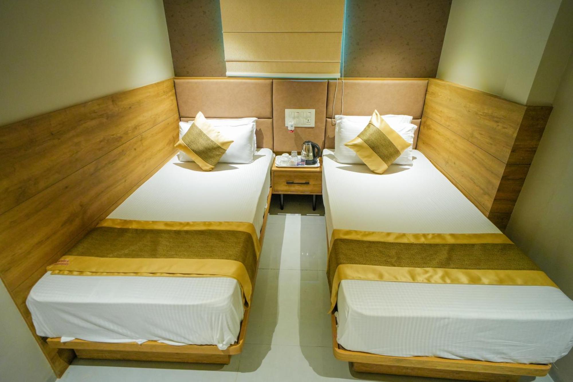 Hotel Skylink Hospitality Mahalaxmi Мумбай Екстериор снимка