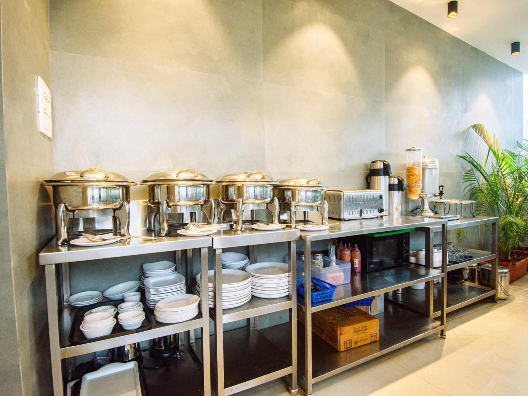 Hotel Skylink Hospitality Mahalaxmi Мумбай Екстериор снимка