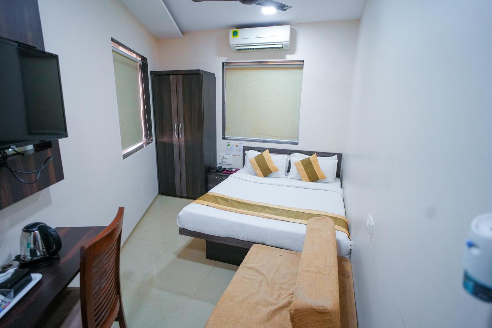 Hotel Skylink Hospitality Mahalaxmi Мумбай Екстериор снимка