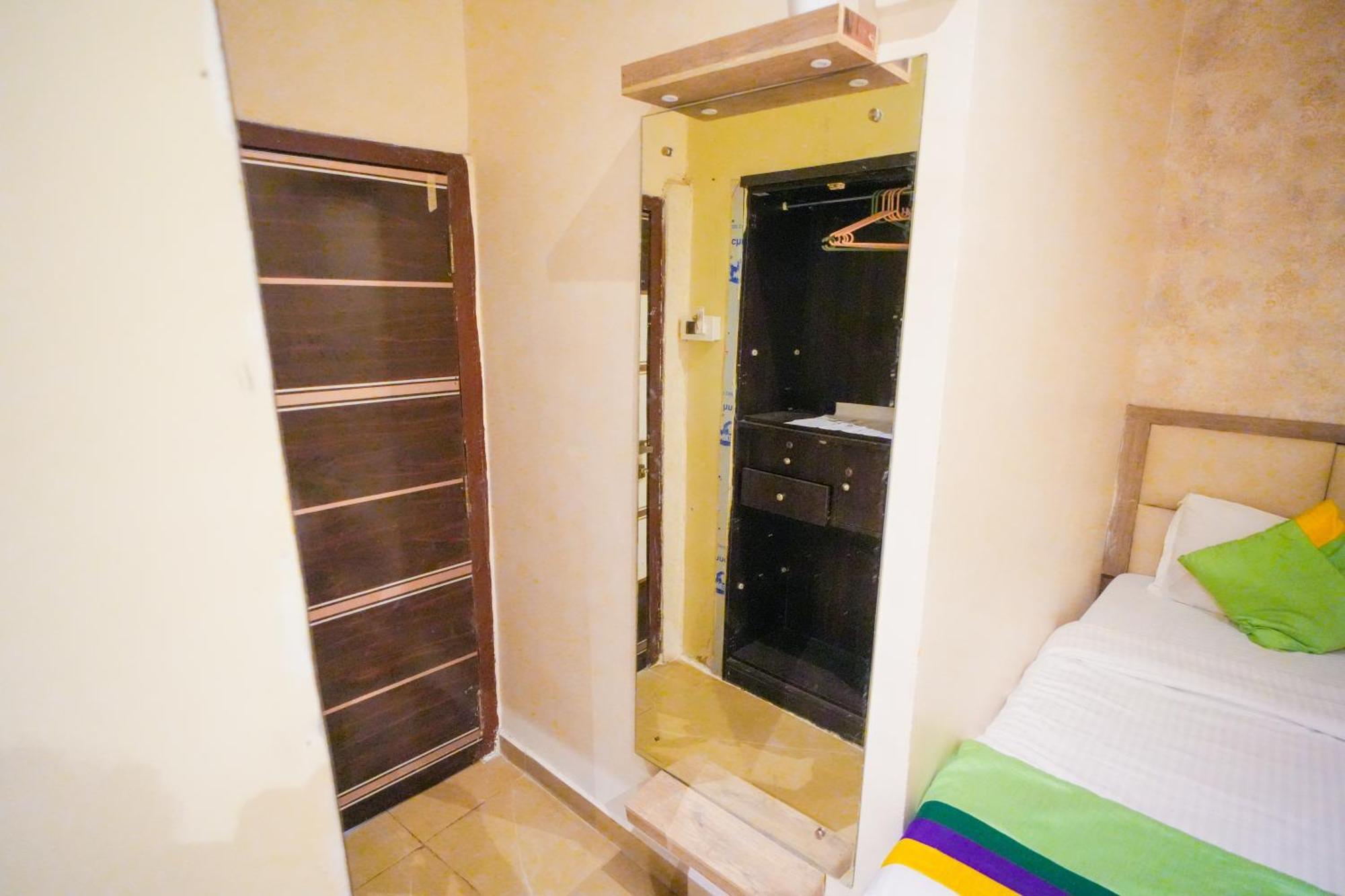 Hotel Skylink Hospitality Mahalaxmi Мумбай Екстериор снимка