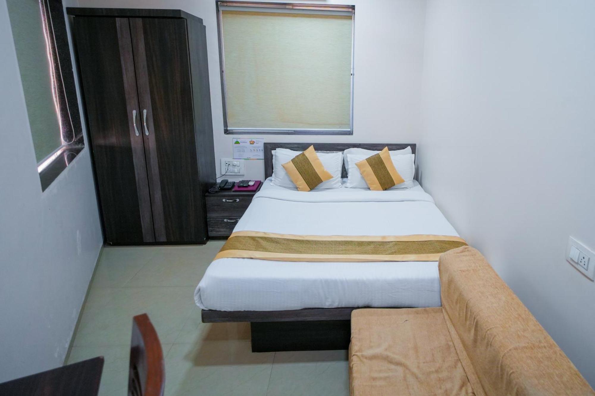 Hotel Skylink Hospitality Mahalaxmi Мумбай Екстериор снимка