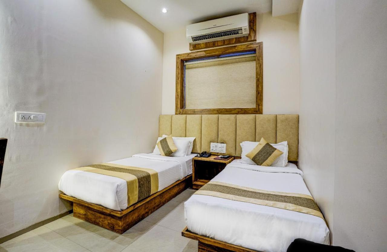 Hotel Skylink Hospitality Mahalaxmi Мумбай Екстериор снимка